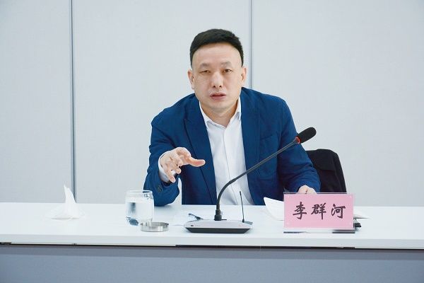 李群河指出,疫情防控期间,党支部及党员律师要积极作为,服务大局.